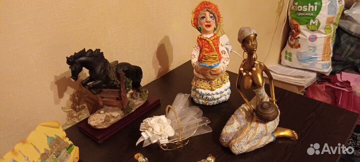 Сувениры, открытки, статуэтки