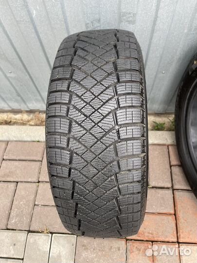 Pirelli Ice Zero FR 205/55 R16