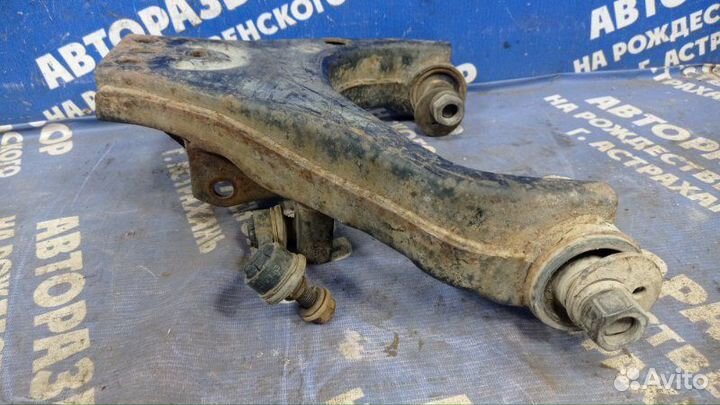 Передний левый рычаг Kia Sorento 1 внедорожник