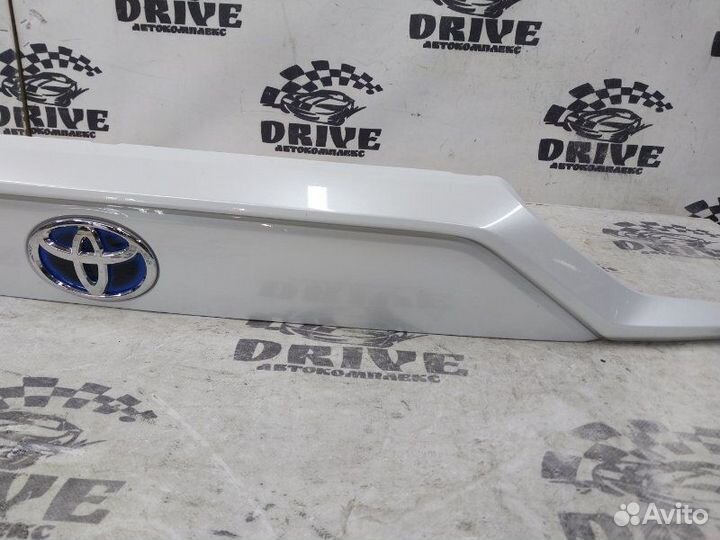 Накладка на дверь багажника задняя Toyota Rav4