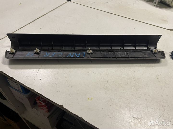 Накладка порога перед правого Mitsubishi Lancer 9