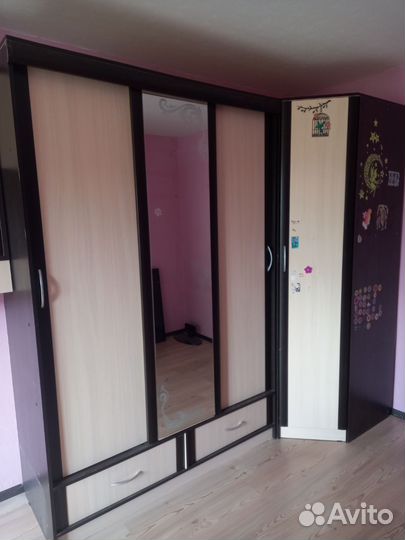 Шкаф с зеркалом и угловой