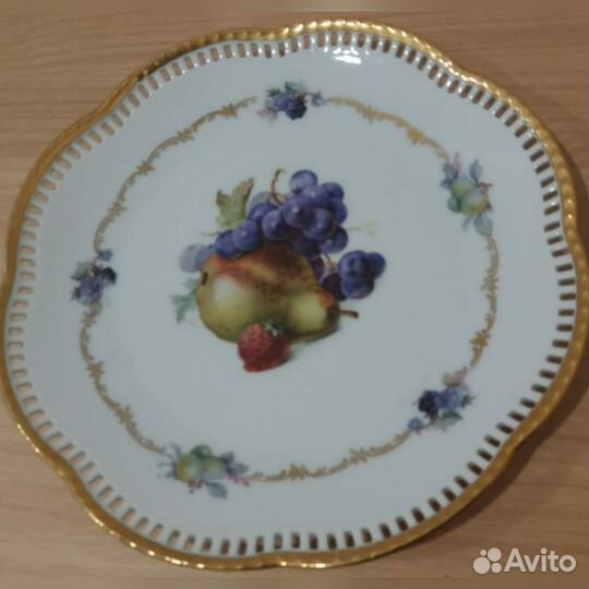Тарелки с фруктами. Фарфор
