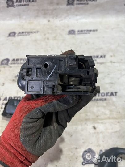 Ручка открывания двери внутренняя Nissan Primera P