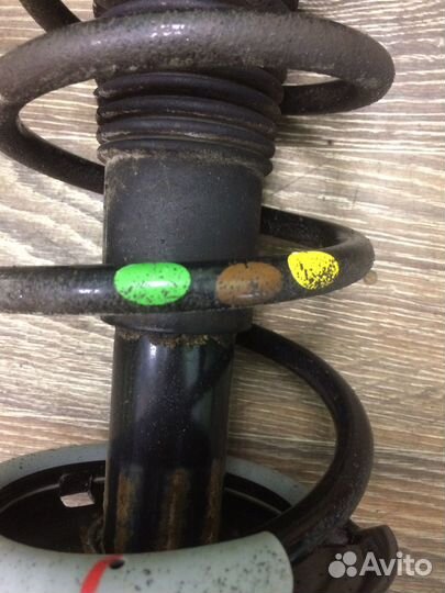 Амортизатор задний, стойка задняя Renault Arkana