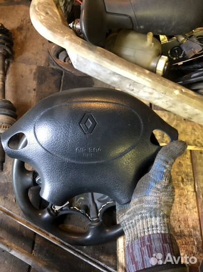 Подушка безопасности водителя Renault Megane 1 Sce