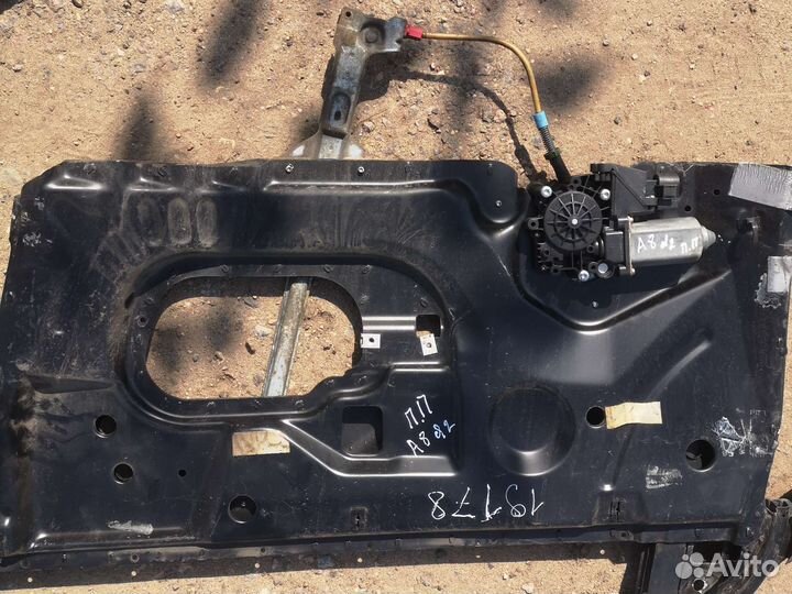 Стеклоподъемник Audi A8D2 передний правый