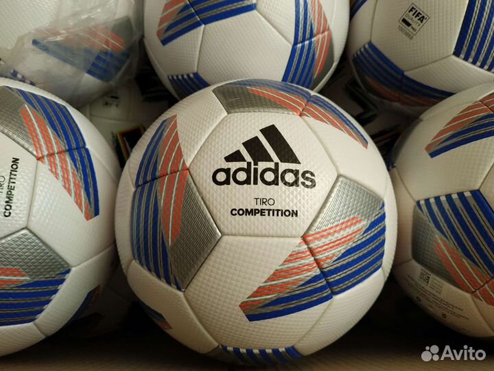 Профессиональный футбольный мяч Adidas Tiro Q Pro