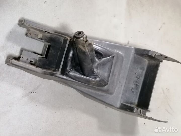 Консоль кпп Mitsubishi Mirage 1986-1991