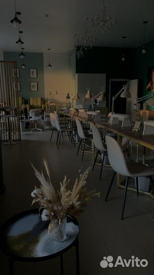 Администратор студии маникюра