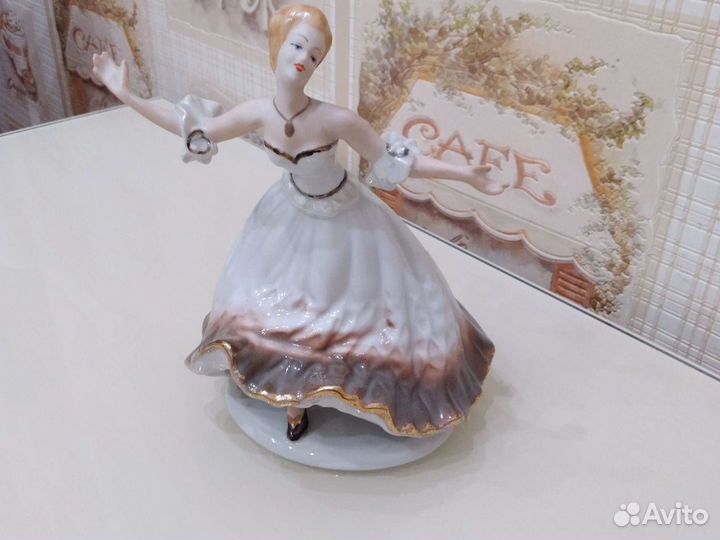 Фарфоровые статуэтки