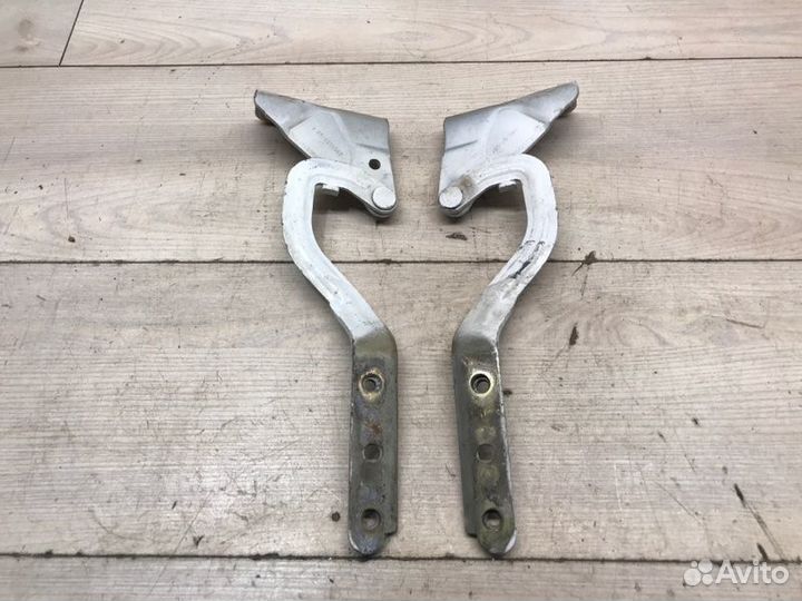 Петли капота Mercedes Vito W639