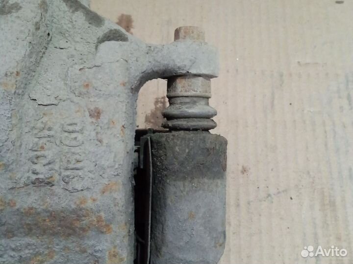 Передний правый суппорт Hyundai ix35