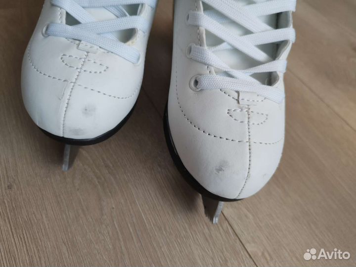Коньки фигурные 35рр
