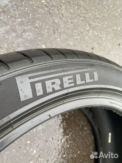 Pirelli P Zero PZ4 225/45 R19 96W