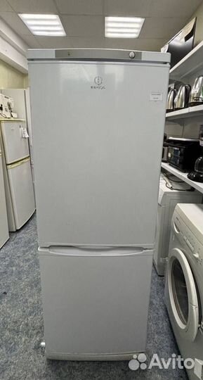 Холодильник indesit
