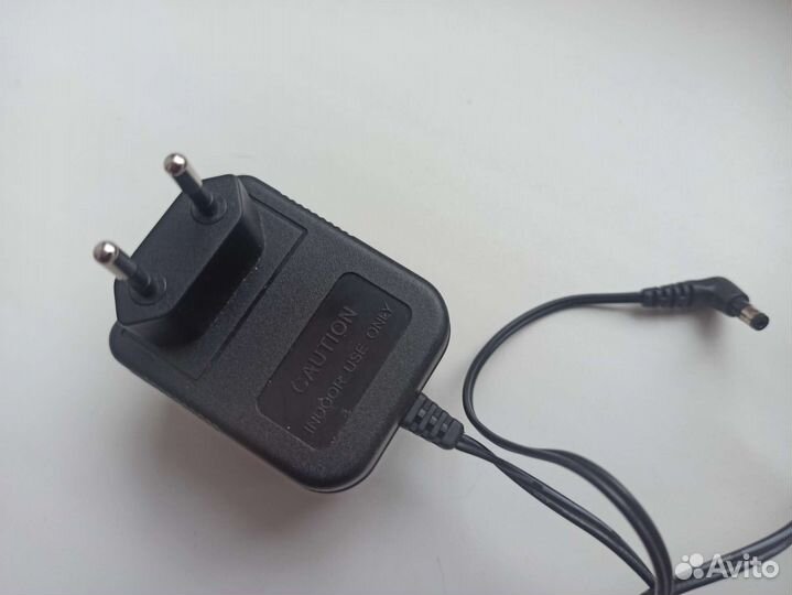 Адаптер питания amigo AM-091000AV