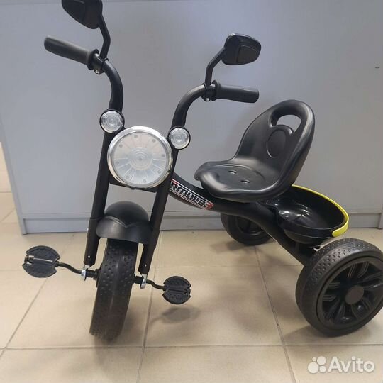Трехколесный велосипед