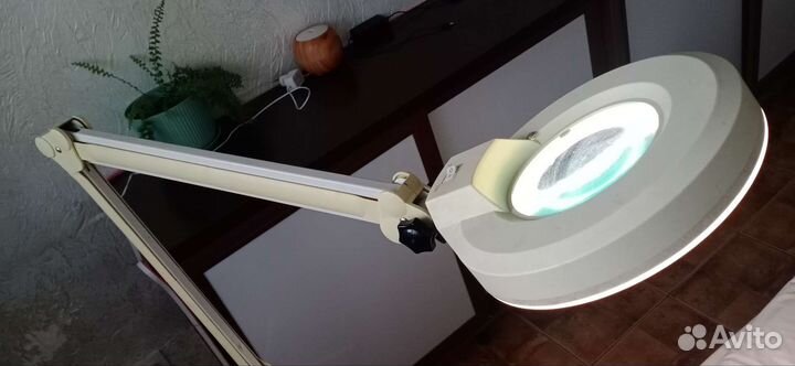 Лампа лупа для косметолога Б/у