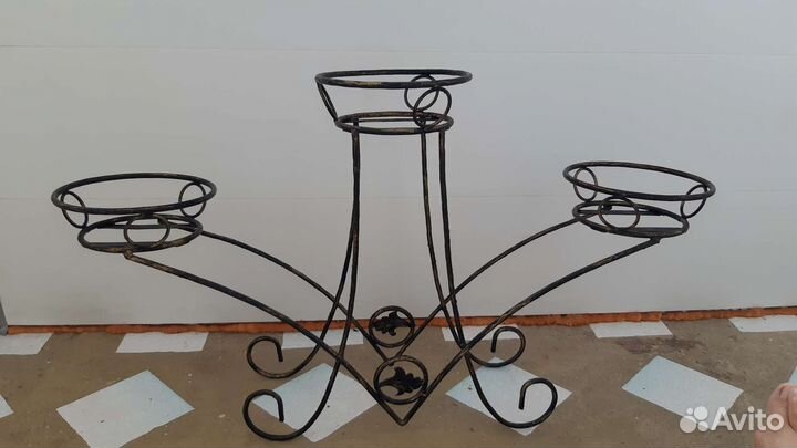 Подставка для цветов напольная металлическая