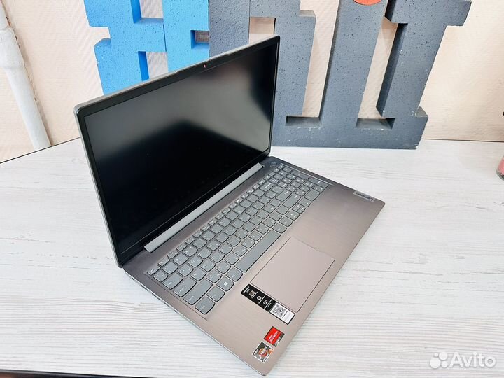 Ноутбук на ryzen 3 5300u 8gb ips