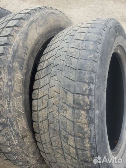 Bridgestone Blizzak DM-V1 215/65 R16