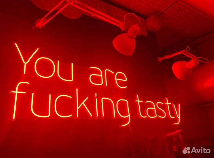 Неоновая вывеска