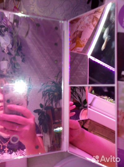 Зеркало с увеличением и подсветкой