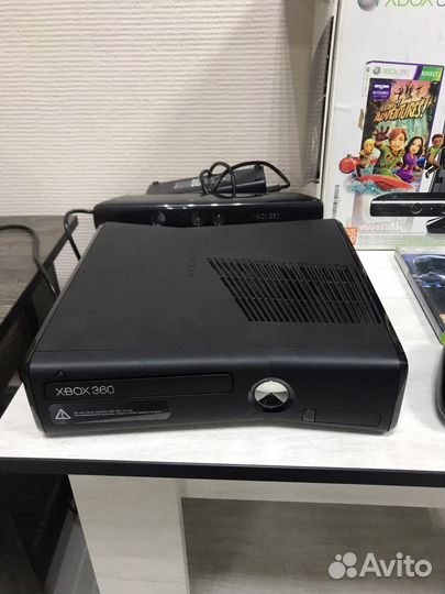 Xbox 360 S, 250GB, kinnect, диски, игры