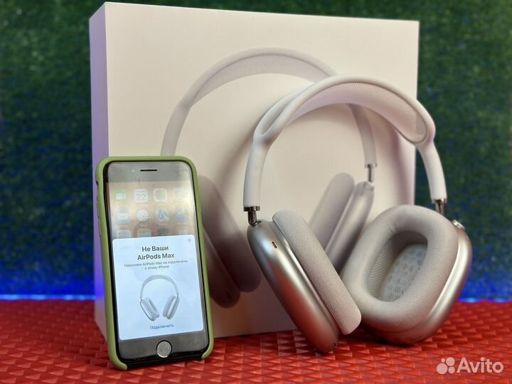 AirPods Max Elite white