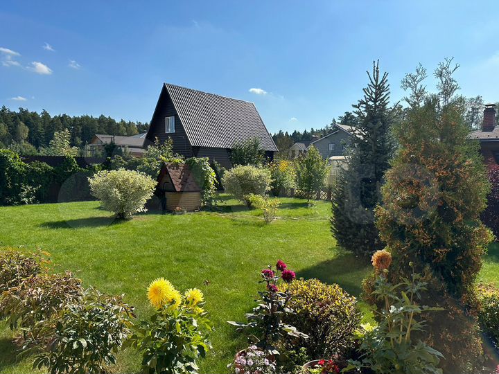 Коттедж 300 м² на участке 14 сот.