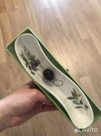 Блюдце для оливок со шпажкой