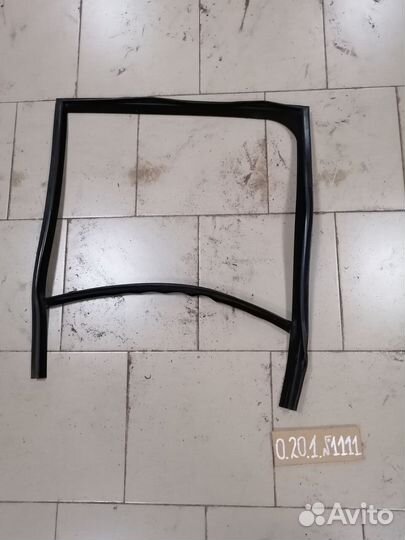 Уплотнитель двери задний правый Land Rover Range