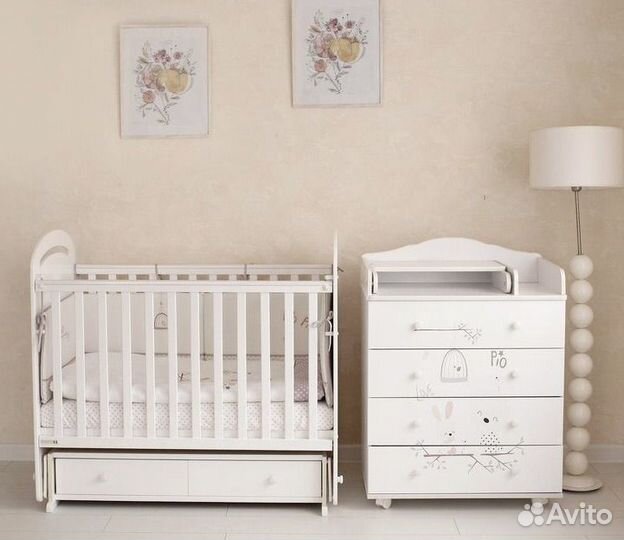 Детская кроватка и комод пеленальный