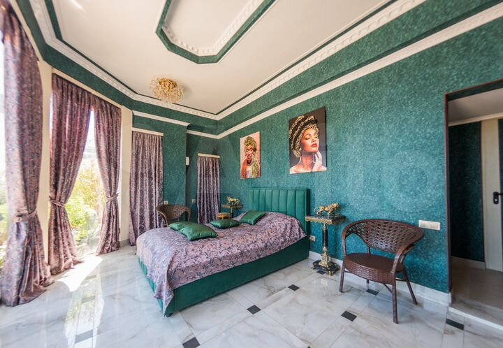 3-к. квартира, 650 м², 18/18 эт.