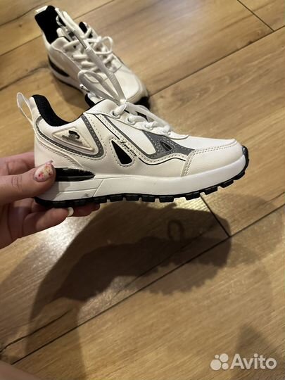 Кроссовки детские