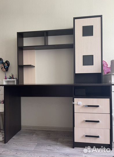 Компьютерный письменнй стол