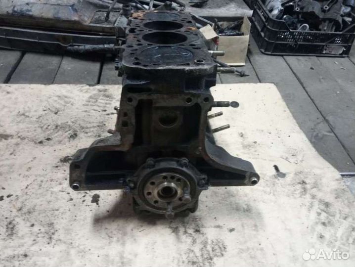 Блок цилиндров Nissan Primera 11