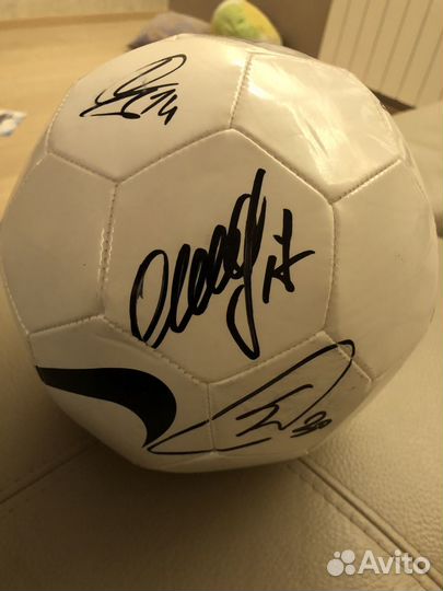 Футбольный мяч Nike с автографами игроков Зенита