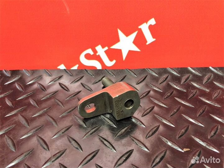 Гайка распределительной шестерни