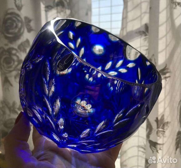 Ваза из цветного синего хрусталя