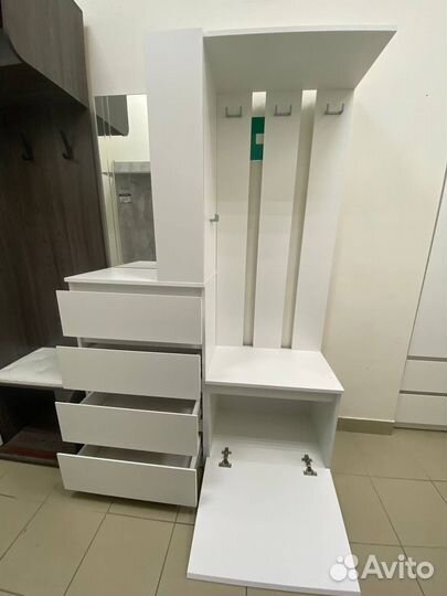 Прихожая белая симпл