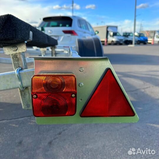 Легковой прицеп для лодки 5.5м /kgn55