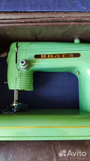 Швейная машинка Волга ручная