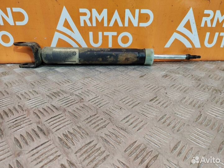 Стойка амортизатора задняя Jeep Grand Cherokee WK2