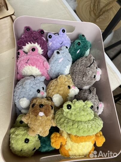 Вязаные брелки игрушки ручной работы в наличии