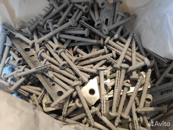 Пластмассовые дюбели новые и крепления