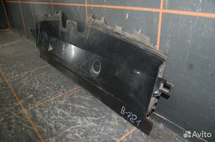 Накладка радиатора (дефлектор) - Renault Fluence