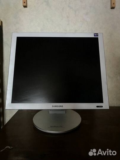 ЖК монитор 17