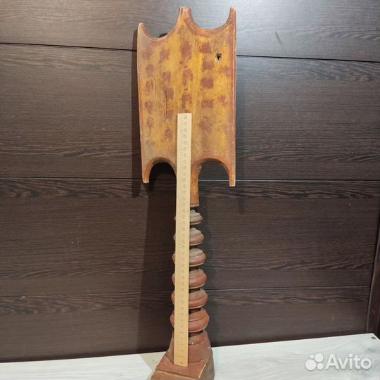 Резная деревянная прялка